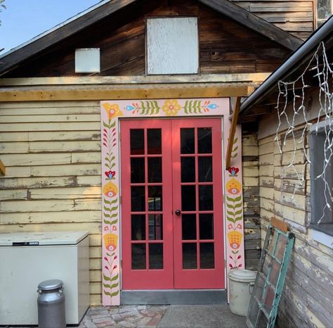 Funky Door Painting, Breezeway Sunroom, Painted Doors Aesthetic, Cute Painted Doors Aesthetic, Cool Door Painting, Flower Painted Door, Door Murals Painted, Painted Doors Vsco, Folk Painted Door