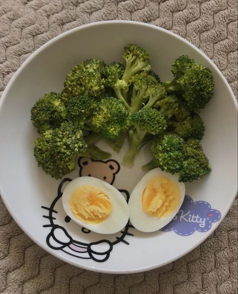 Egg Broccoli, Food Calories List, Low Cal Recipes, Healthy Food Dishes, Healthy Food Motivation, Healthy Clean Eating, Healthy Meal Prep, Food Obsession, Cafe Food