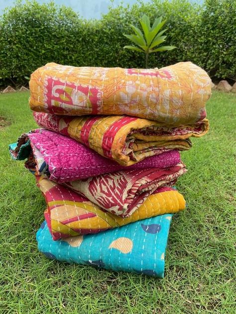 Kantha Pattern, Vintage Sari Fabric, Sari Quilt, Blanket Bedspread, Bohemian Quilt, Kantha Throw Blanket, Boho Quilt, Handmade Bed, Embroidered Quilts