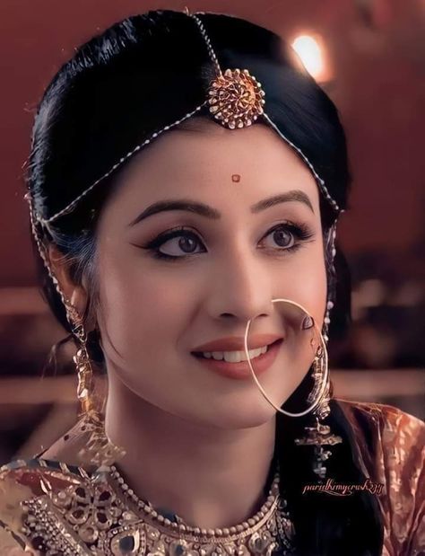 Paridhi Sharma Jodha, Paridhi Sharma, Amazing Dp, Medieval Era, Indian Bride Makeup, Alpona Design, Jodha Akbar, Desi Outfits, Long Silky Hair