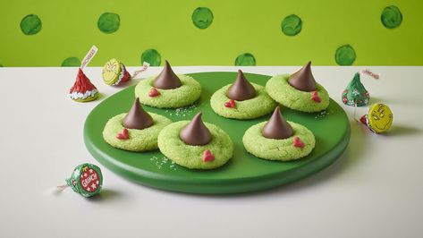 Merry Grinchmas! Grow your heart three sizes with this green Grinch® cookie, inspired by the mean one himself and topped with a HERSHEY’S KISSES Chocolate. Chocolate Christmas Candy, Grinch Cookies, Hershey Kisses Chocolate, Sugar Cookie Mix, Blossom Cookies, Chocolate Sugar Cookies, Hershey's Kisses, Peanut Butter Blossoms, Milk Chocolate Candy