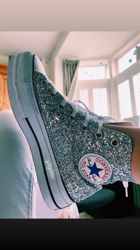 Glitter Converse, Cute Converse, Trendy Shoes Sneakers, Dr Shoes, Nike Shoes Girls, Preppy Shoes, Sparkly Shoes, Stockholm Style, Cute Sneakers