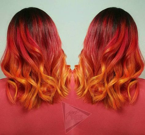 Curly Red And Orange Ombre Lob Bright Red Hairstyles, Bright Red Hair Dye, Bright Red Hair Color, Red Bob Hair, Flame Hair, Ombre Curly Hair, Cheveux Oranges, Red Hairstyles, Red Hair Looks