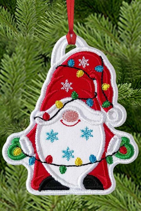 Machine Embroidery Christmas Ornaments, Christmas Hand Embroidery, Machine Embroidery Christmas, Embroidery Ornaments, Christmas Gift Card Holders, Christmas Embroidery Patterns, Christmas Embroidery Designs, Machine Embroidery Projects, Lighted Ornaments