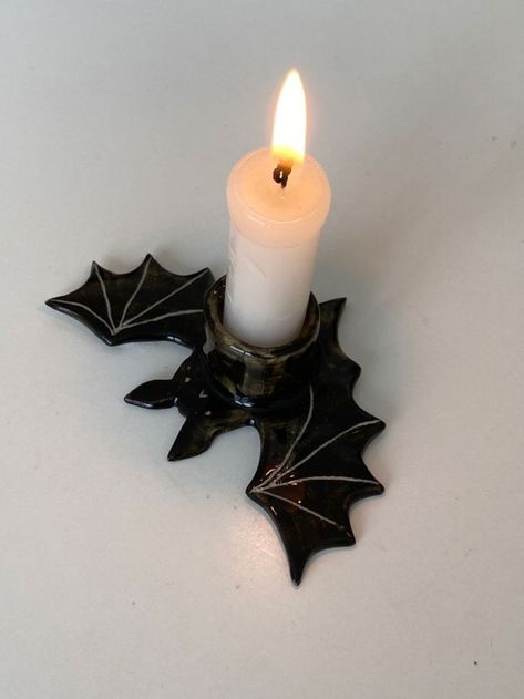 Candle Holder Clay Pottery, Spooky Ceramic Ideas, Ceramics Halloween Ideas, Gothic Pottery Ideas, Air Dry Clay Halloween Projects, Autumn Ceramics Ideas, Halloween Ceramics Pottery, Halloween Clay Projects, Ceramic Halloween Ideas