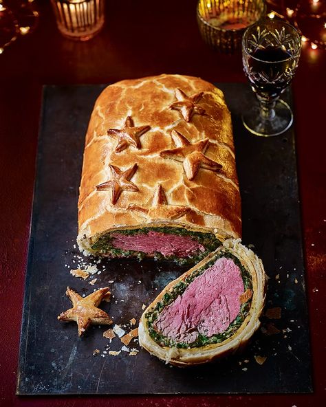 Beef wellington with spinach and chestnut mushrooms - delicious. magazine Beef Wellington With Spinach, Xmas Recipes Dinner, Christmas Mains Recipes, Beef Wellington No Mushrooms, Christmas Main Course Ideas, Christmas Food Dinner Main Courses, Beef Wellington Without Mushrooms, Beef Wellington Christmas, Christmas Dinner Recipes Main