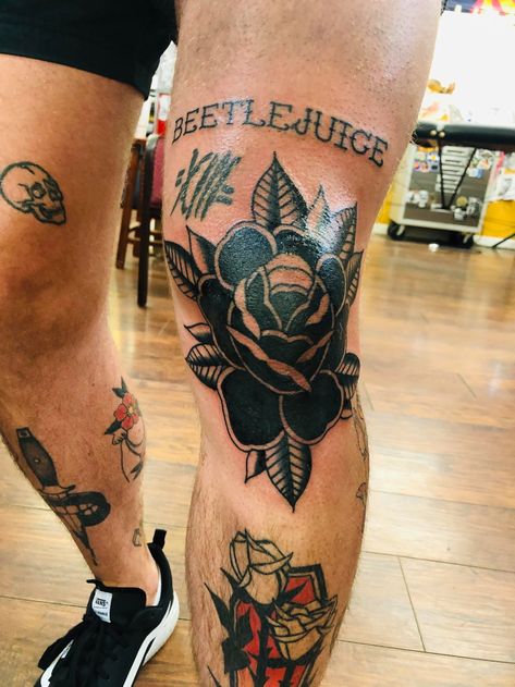 Tattoos Under Knee, Traditional Rose Knee Tattoo, Traditional Flower Knee Tattoo, Rose Knee Tattoo, Flower Knee Tattoo, American Traditional Rose, Tattoo Knee, Traditional Rose, Traditional Flower