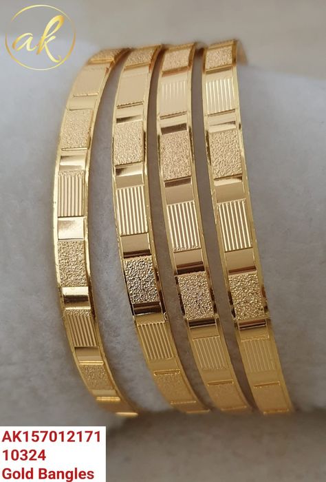 Ladies Bangles Gold, Jwellary Ideas, Gold Chudi, Gold Bengals, Cnc Bangles, Plain Bangles, Man Gold Bracelet Design, Plain Gold Bangles, Solid Gold Bangle