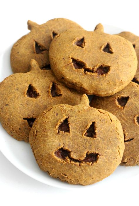 Homemade Little Debbie Pumpkin Delights Recipe (Gluten-Free, Vegan, Allergy-Free) | Strength and Sunshine | This Homemade Little Debbie Pumpkin Delights recipe is a copycat version of the seasonal treat you know and love! A healthier gluten-free, vegan, and allergy-free recipe for the soft pumpkin spiced cookies with a spooky carved face and stuffed with pumpkin butter filling! A dessert that tastes like pumpkin pie but you don't have to wait for its limited-edition arrival! #cookies #pumpkin Pumpkin Shaped Cookies, Slow Cooker Applesauce, Pumpkin Delight, Pumpkin Hummus, Healthy Halloween Treats, Healthy Halloween Snacks, Pumpkin Spice Cookies, Little Debbie, Healthy Halloween