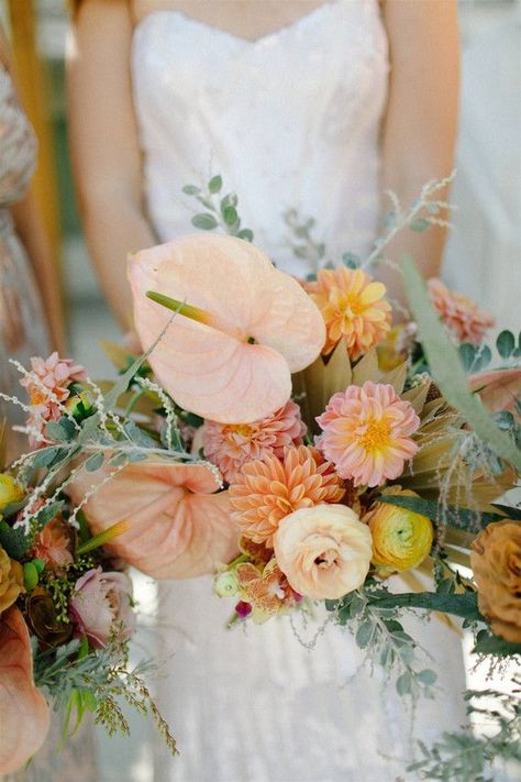 Palm Springs Wedding Flowers, Palm Springs Wedding Decor, Palm Springs Aesthetic, Peach Wedding Flowers, Floral Wedding Decorations, Moon Wedding, Palm Spring, Wedding Party Ideas, Spring Wedding Inspiration