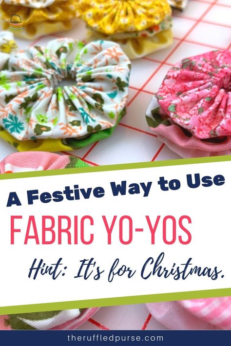 Quilted Fabric Ornaments, Yo Yo Quilt, Yo Yos, Fabric Christmas Trees, Christmas Arts And Crafts, Christmas Tree Decorations Diy, Yo-yos, Fabric Ornaments, Christmas Ornaments Homemade