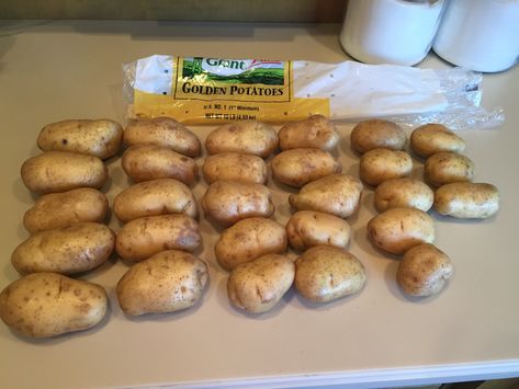 Baking Potatoes For A Large Crowd, How To Make Baked Potatoes For A Crowd, Pasta Large Crowd, Baked Potatoes In The Oven For A Crowd, Baked Potatoes For A Crowd In A Roaster, Baked Potato For A Crowd, Large Crowd Meals Main Courses, Easy Feed A Crowd Dinners, Bulk Baked Potatoes