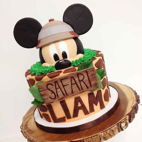 Mickey Safari Cake, Gateau Baby Shower Garcon, Mickey Birthday Cakes, Invitation Mickey Mouse, Jungle Safari Cake, Γενέθλια Mickey Mouse, Safari Birthday Party Decorations, Safari Birthday Invitation, Safari Cake