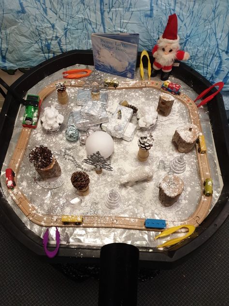 Polar Express Activities Eyfs, Christmas Sand Tray Ideas Eyfs, December Tuff Tray Ideas, Xmas Tuff Tray Ideas, Winter Tuff Tray Ideas For Babies, Polar Express Tuff Tray, Christmas Water Play, Christmas Home Corner Eyfs, Winter Tuff Tray Ideas Preschool