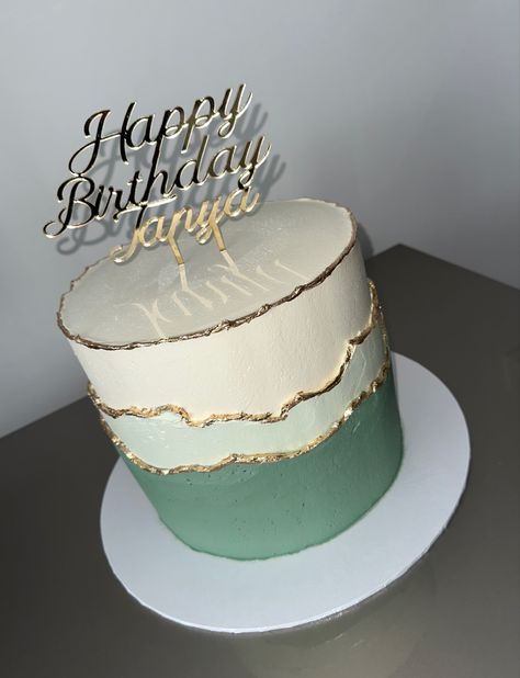 Pastel Green Cake Simple, Green And Silver Cake, Pastel Green Cake, Cake Verde, 40th Birthday Cake For Women, 50th Birthday Cake For Women, Birthday Cake For Women Elegant, Green Birthday Cakes, 17 Birthday Cake