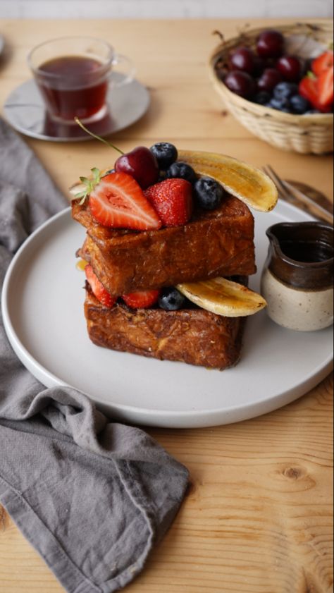 French toast recipe French Toast Plating, Brunch Plating, The Best French Toast, Best French Toast, Breakfast Cafe, Food At Home, French Toast Recipe, December 2022, Delicious Breakfast