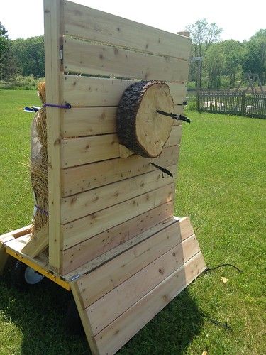 Diy Archery Target, Ax Throwing, Diy Archery, Outdoor Shooting Range, Archery Range, Diy Yard Games, Archery Target, Archery Bows, Backyard Playground