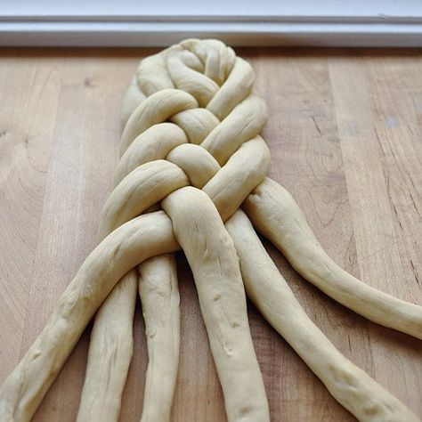 Braiding a Challah Challah Bread Recipes, Braided Bread, Challah Bread, Cooking Lessons, Easy Bread Recipes, Jewish Recipes, Challah, Bread And Pastries, Artisan Bread