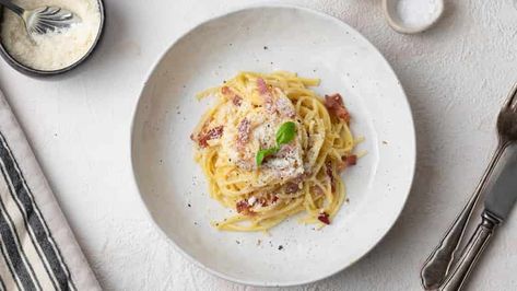 Pasta Carbonara Recipe Mary Berry Traditional Carbonara Recipe, Carbonara Recipes, Traditional Carbonara, Easy Carbonara, Spaghetti Carbonara Recipe, Pasta Carbonara Recipe, Simple Spaghetti, Carbonara Sauce, Italian Pasta Dishes