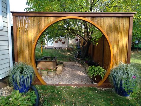 Privacy Screen Fence, Japanese Garden Landscape, Moon Gate, Zen Garden Design, Japanese Garden Design, Summer Love, Garden Structures, Privacy Screen, Gate Design