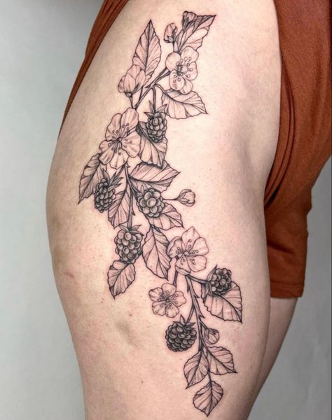 Blackberry Hip Tattoo, Botanical Tattoo Sleeve Black, Raspberry Tattoos, Mika Instagram, Botanical Tattoo Sleeve, Blackberry Tattoo, Art Styling, Small Girly Tattoos, Funky Tattoos