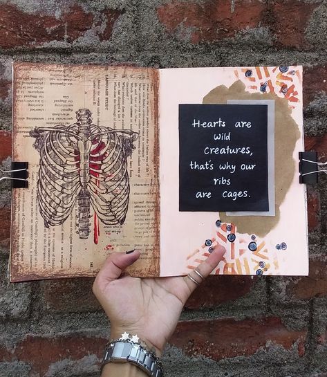 Diy Journal Ideas Handmade, Journal Front Page Ideas, Art Journal Inspo, Quote Journal, Mini Art Journal, Just Graduated, Journal Inspiration Writing, Art Therapy Projects, Diy Journal Books