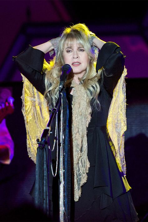 Stevie Nicks Now, Iconic Fashion Moments, Stephanie Lynn, Stevie Nicks Style, Ancient Queen, Lindsey Buckingham, Rock Queen, Stevie Nicks Fleetwood Mac, Intense Love