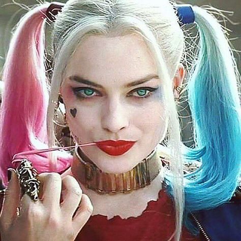 #harleyquinn #harleyquinnedit #harleyquinnmakeup #harleyquinncosplay #harleyquinntattoo #harleyquinnart #harleyquinnjoker #harleyquinnedits #harleyquinnsmith #harleyquinnhair #harleyquinnandjoker #harleyquinnquotes Harley Quinn Make-up, Harley Quinn Kunst, Arley Queen, Harley Quinzel, Joker Y Harley Quinn, Harley Quinn Makeup, Harley Quinn Halloween, Margot Robbie Harley Quinn, Margot Robbie Harley