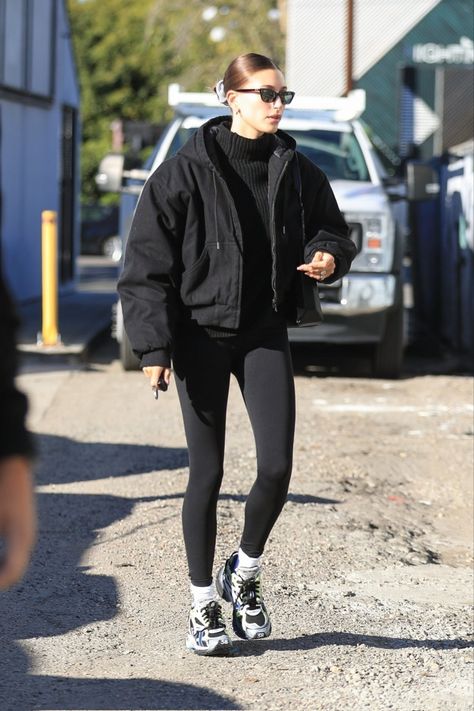 Athlesuire Outfit, Forma Pilates, Gym Chic, Sport Outfit Women, Hayley Bieber, Estilo Hailey Baldwin, Hailey Rhode Baldwin, Hailey Rhode, January 11