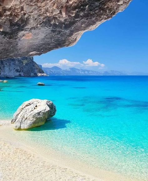 Nature Scene Tattoo, Tv Nature, Beach Honeymoon Destinations, Best Vacation Destinations, Best Of Italy, Sardinia Italy, Travel Locations, Italy Photo, Rain Photography