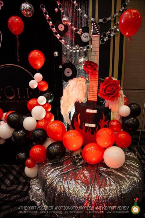 Rock'n roll (rock and roll theme)
The highlight is the color scheme used in black and red tones and has many large props. Pretend that we become a rocker someday.

Composed of giant guitars, bird wings, rocker's iconic hand.

Suitable for birthday party Birthday surprise, fancy event, venue decoration company party Emotionally Intensive Work Rock dressed up. Rockstar Theme Party, Retro Party Outfit, Rock And Roll Theme, Festa Rock Roll, Guitar Party, Rockstar Party, Rock And Roll Birthday, 80s Party Decorations, Rockstar Birthday