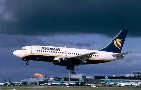 Ryanair's baby Boeing 737-200 Turbine Engine, Jet Age, Vintage Aviation, Aviation History, Boeing 737, Aircraft, History, Vehicles