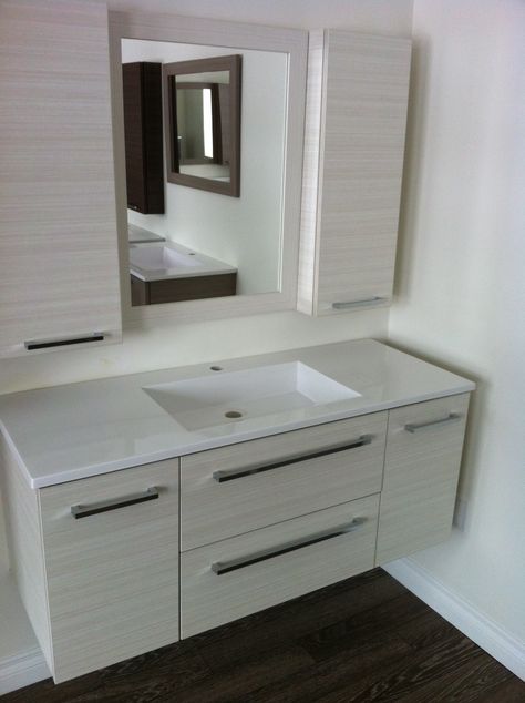 love it ! Painted Vanity Bathroom, Bathroom Cabinets Designs, Floating Bathroom Vanities, Bathroom Vanity Designs, Washbasin Design, Washroom Design, Small Bathroom Vanities, Floating Bathroom Vanity, Vanity Design