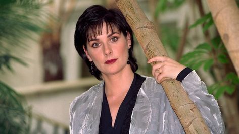 10 Ethereal Facts About Enya, New Age Music Queen | Woman's World New Age Music, Irish Singers, Love Guru, Celtic Goddess, Common Law, Old Video, Fleetwood Mac, Modern Warfare, New Age