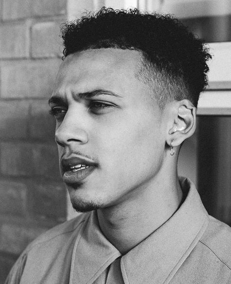 Jordan Bolger (Peaky Blinders) #handsome #hot #sexy #celebrity #hunk Isaiah Peaky Blinders, Corte Peaky Blinders, Daryl Mccormack, Jordan Bolger, Travis Deslaurier, Celebrity Pfp, Heavy Rain, Peaky Blinders, Heart Eyes