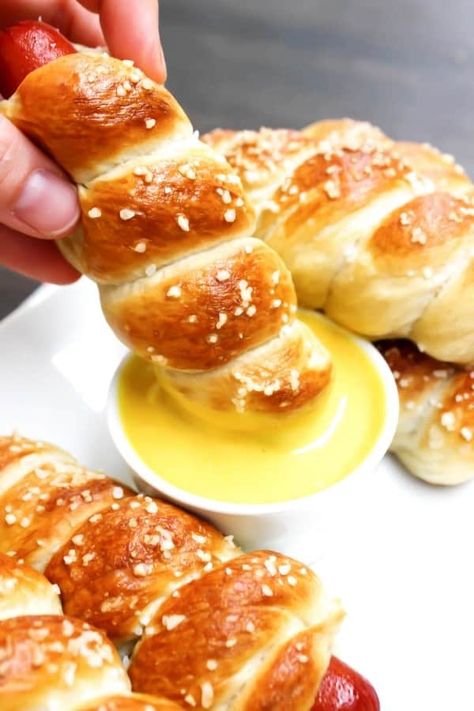 Simple & delicious these EASY PRETZEL HOT DOGS are the perfect combination a hot dog and a soft pretzel- a kid favorite in our home. Fun Hot Dog Recipes, Pretzel Hotdogs, Kids Recipes Dinner, Hot Links Recipes Dinners, Kid Favorite Dinners, Pretzel Hot Dogs, Pretzel Hot Dog, Halloween Fingerfood, Dogs Recipes