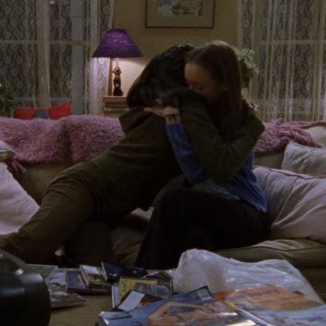 Rory And Lorelai Hugging, Getting Over A Crush, Rory And Lorelai, Lane Kim, Amy Sherman Palladino, Gilmore Girls Seasons, Mother Daughter Relationships, American Comedy, Lorelai Gilmore