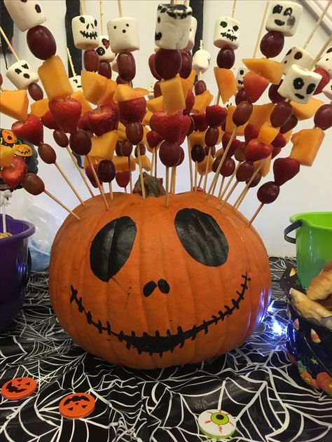 Plat Halloween, Halloween Potluck, Läskig Halloween, Halloween Buffet, Soirée Halloween, Dekorasi Halloween, Diy Halloween Treats, Halloween School Treats, Dulces Halloween