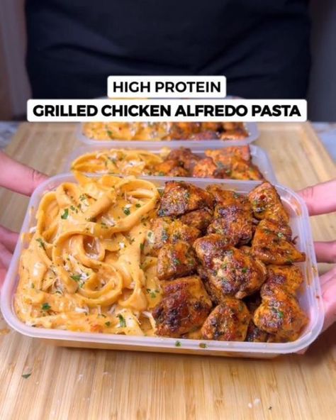 Eating Healthy on Instagram: "High Protein Grilled Chicken Alfredo Pasta! Only 595 Calories🍗🍝🧀 by @jalalsamfit

One of the most indulgent meal preps i’ve made! Chicken is cooked to perfection, paired with a rich creamy Alfredo Pasta. So simple and easy with great macros🤌🏽

Macros Per Serving (4 Servings Total)

595 Calories | 59g Protein | 50g Carbs | 16g Fat

Ingredients (To Make 4 Servings)

Grilled Chicken

- 800g Cubed Chicken Breast (I get mine from @saffron_alley )
- 1 Tsp Salt
- 2 Tsp Italian Herbs
- 1.5 Tsp Parsley
- 1 Tsp Chilli Flakes (remove if you don’t like spicy)
- 1.5 Tsp Garlic Powder
- 1.5 Tsp Paprika
- 2 Tsp Olive Oil (you can leave this out too)
- 20g Light Buttet (For cooking + once cooked)

Creamy Alfredo Pasta

- 210g Uncooked / 520g Cooked Pasta (I chose fettucc Franks Red Hot Buffalo Sauce, Grilled Chicken Alfredo Pasta, Creamy Alfredo Pasta, Grilled Chicken Alfredo, Protein Pasta Recipes, Chicken Breast Pasta, Cubed Chicken, Ww Dinner, Pasta Recipes Alfredo