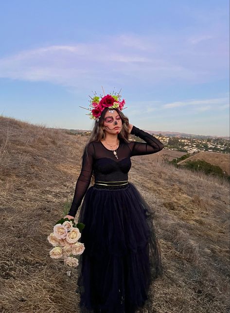 Feliz dia de los muertos! One if mexicos most beautiful traditions 🖤. Dia de los muertos | dia de muertos | day of the dead | catrina | skull makeup | catrina outfit | catrina maquillaje | day of the dead photoshoot #diadelosmuertos #diademuertos #catrina #skull #dayofthedead #maquillaje #halloweenmakeup Dia De Los Muertos Outfit For Women, Catrina Outfit, Skull Makeup, Book Characters, Dia De Muertos, Day Of The Dead, Holiday Ideas, The Dead, Most Beautiful