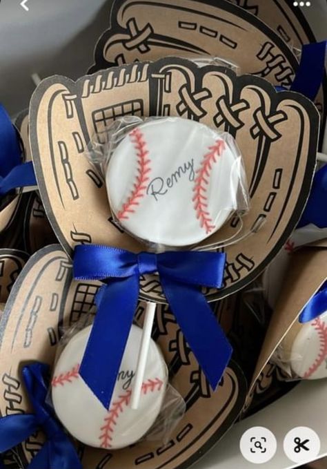 Softball Vs Baseball, Tball Snacks, Baseball Sugar Cookies, Softball Cookies, Baseball Treats, Baseball Cookies, Dodger Baseball, Baseball Theme Birthday, Baseball Theme Party