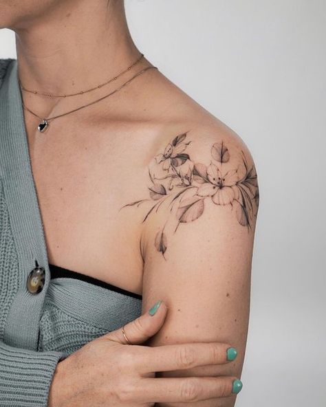 Cherry Blossom Tattoo Shoulder, Tattoo Cherry, Women's Shoulder Tattoo, Minimal Tattoo Ideas, Shoulder Sleeve Tattoos, Earthy Tattoos, Sakura Tattoo, Fern Tattoo, Ankle Bracelet Tattoo