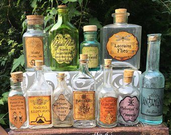 Potion Stickers, Apothecary Diy, Harry Potter Props, Polyjuice Potion, Wizard Party, Harry Potter Potions, Potion Labels, Apothecary Labels, Halloween Party Props