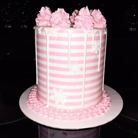 Striped Cakes, White Chocolate Drip, Vanilla Bean Cake, Vanilla Bean Buttercream, Vanilla Bean Cakes, Bean Cake, Striped Cake, Birthday Inspo, Chocolate Drip