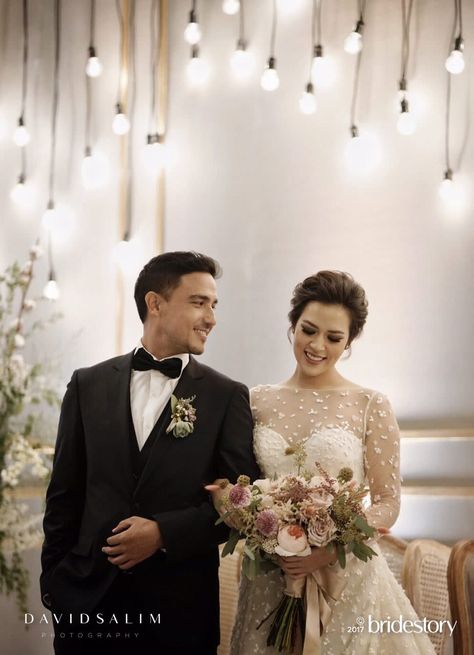 Raisa Andriana, Wedding Entrance Songs, Wedding Photos Couple, Kebaya Wedding, Indonesian Wedding, Foto Wedding, Wedding Playlist, Photography Styles, Wedding Photos Poses