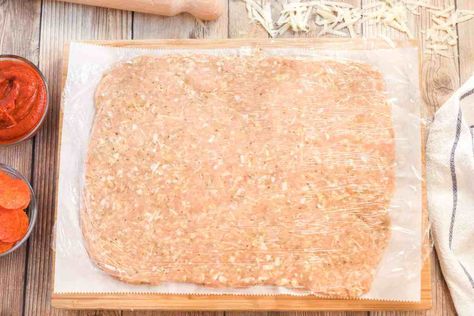 Ground Chicken Pizza, Keto Chicken Crust Pizza, Chicken Crust Pizza Recipe, Chicken Pizza Crust, Gluten Free Pizza Recipes, Chicken Crust, Spicy Pizza, Ideal Protein Diet, Lean Protein Meals