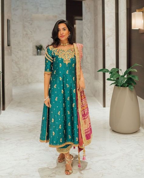 Farah Talib Aziz (@farahtalibaziz) • Instagram photos and videos Farah Talib Aziz Formal, White Organza Dress, Farah Talib Aziz, Disco Look, Bridal Mehndi Dresses, Pakistani Formal Dresses, Bridal Packages, A Signature, Engagement Dresses