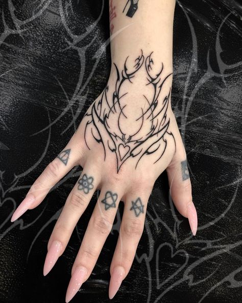 Pretty Hand Tattoos, Sharpie Tattoos, Tattoos Geometric, Hand Tattoos For Women, Discreet Tattoos, Up Tattoos, Elegant Tattoos, Dope Tattoos, Hand Art