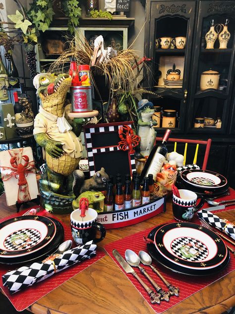 Louisiana kitchen table Cajun Kitchen Theme, Cajun Table Decor, Louisiana Kitchen Decor Ideas, Cajun Theme Party, Louisiana Kitchen Decor, Cajun Decorations Ideas, Cajun Party, Cajun Decor, Cajun Kitchen