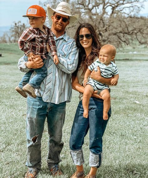 LINDSAY NETTLETON on Instagram: “The perfect combination of Sugar, Spice, and everything nice🌾” Western Family Photos, Country Best Friends, Country Couple Pictures, Cute Country Couples, Sugar Spice And Everything Nice, Country Couples, Western Babies, Country Girl Quotes, Rodeo Life